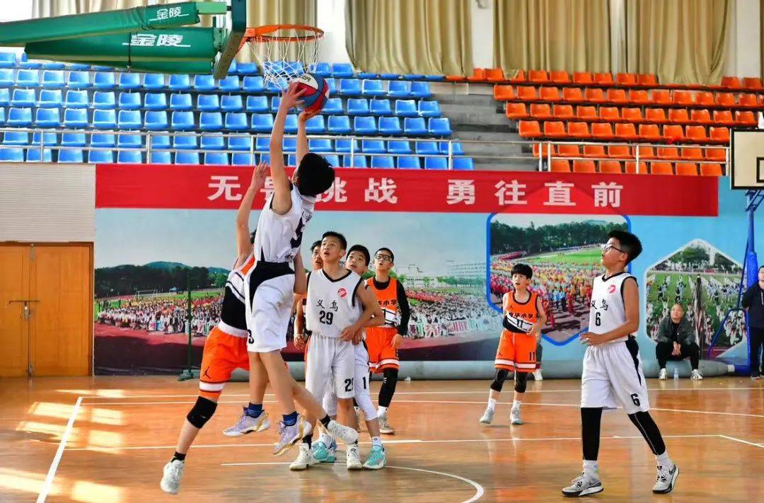 篮球精彩时刻连连上演，赛场气氛瞬间升温的简单介绍